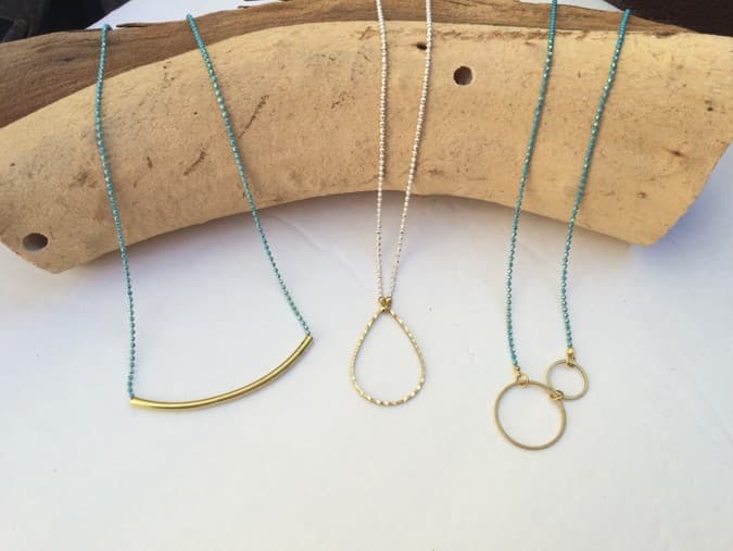 GLASS BEAD NECKLACE WITH METAL PENDENT