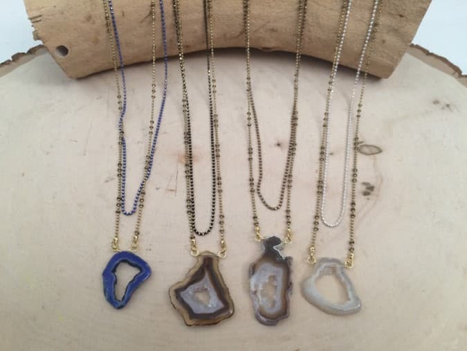 TWO LAYER NECKLACE WITH STONE PENDENT