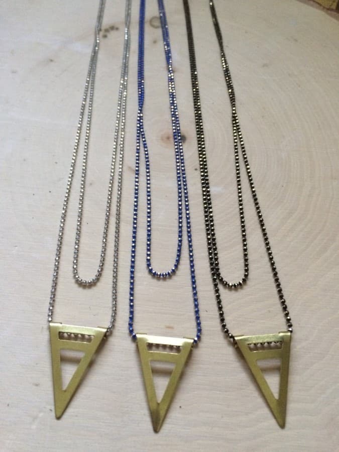 TRIANGLE SHAPE PENDENT NECKLACE