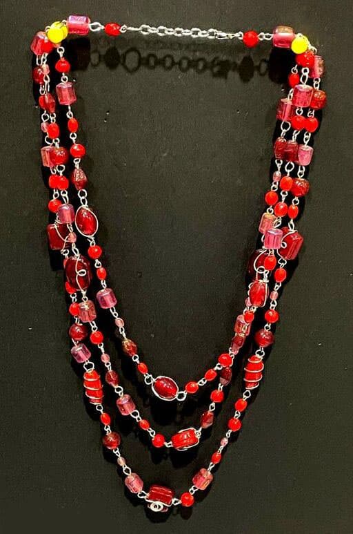 RED GLASS BEADS MULTI ROW NECKLACE