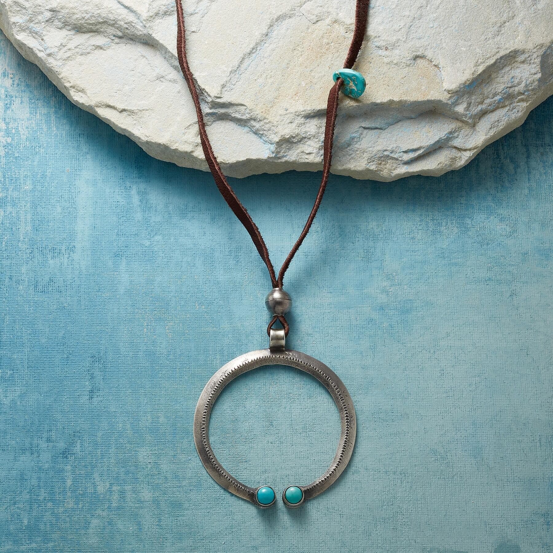 SILVER PENDENT SUEDE NECKLACE