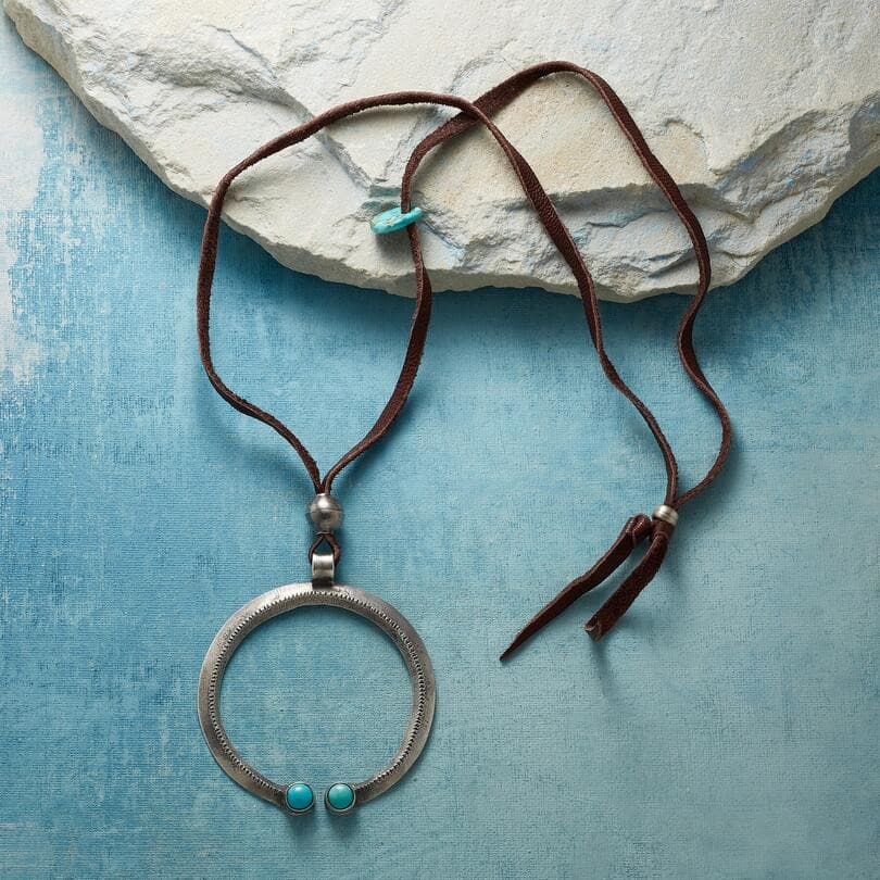 SILVER PENDENT SUEDE NECKLACE