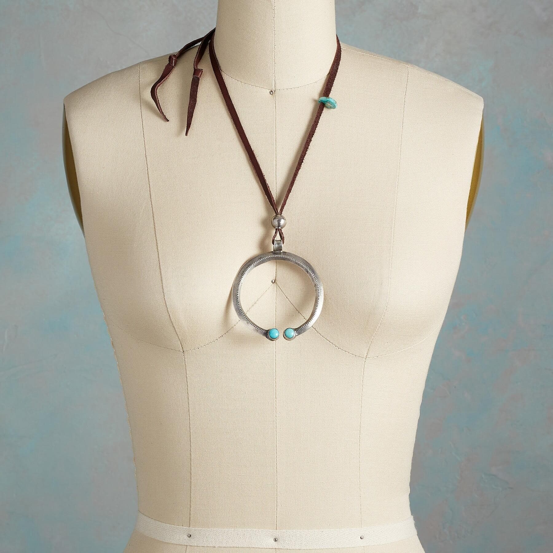 SILVER PENDENT SUEDE NECKLACE