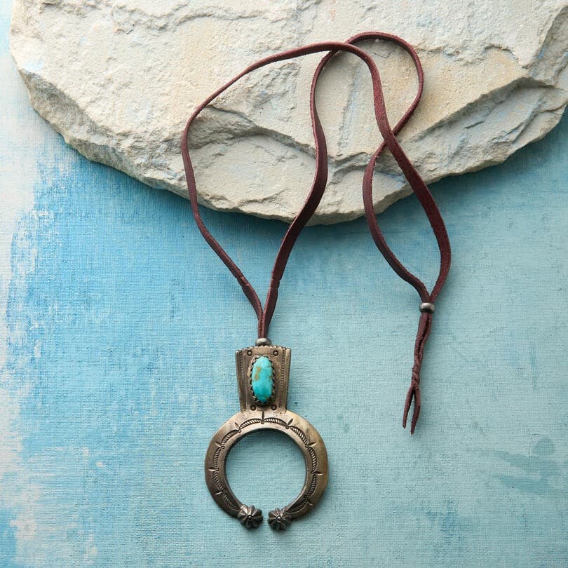 TURQ SILVER PENDENT SUEDE NECKLACE