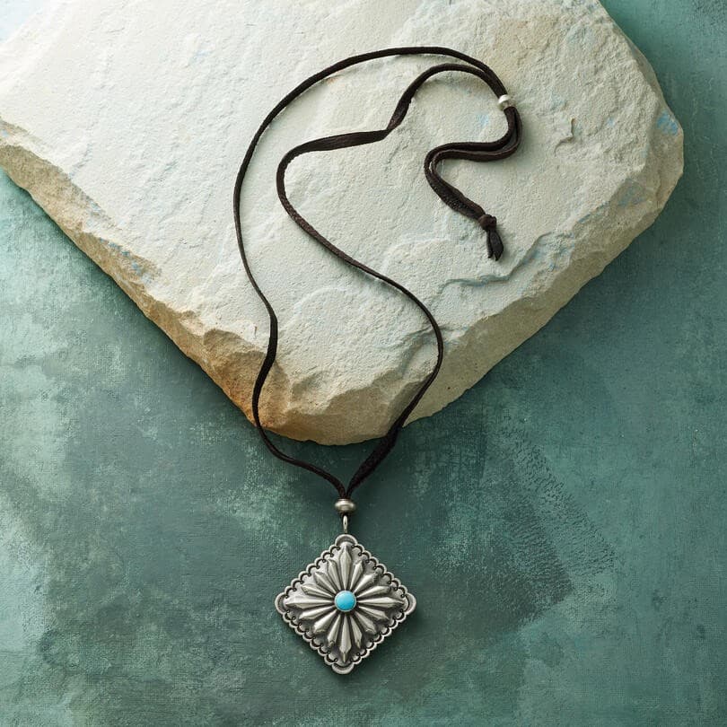 DIAMOND SHAPE SILVER PENDENT SUEDE NECKLACE