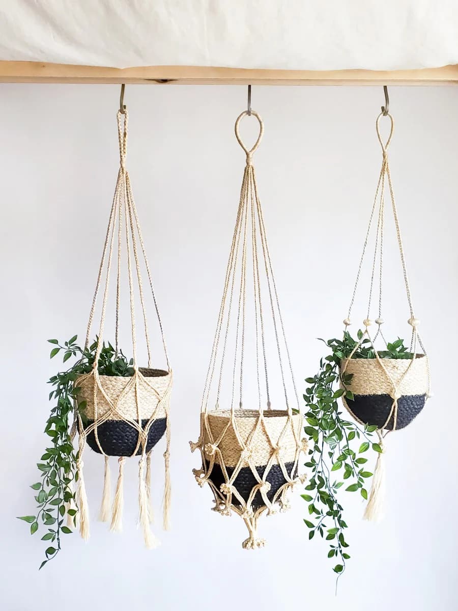 BLACK AND NATURAL JUTE PLANT HANGER