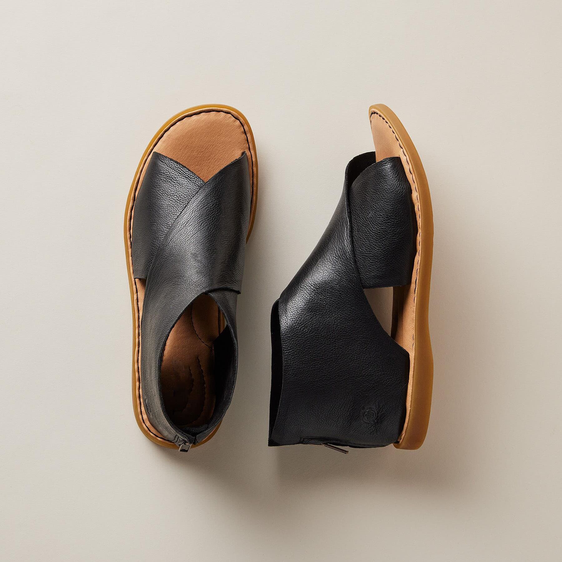 BLACK AND NATURAL CRISS CROSS PATTERN SANDALS WITH ZIP