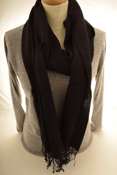 CHERA BLACK COLOURED CASHMERE SCARF