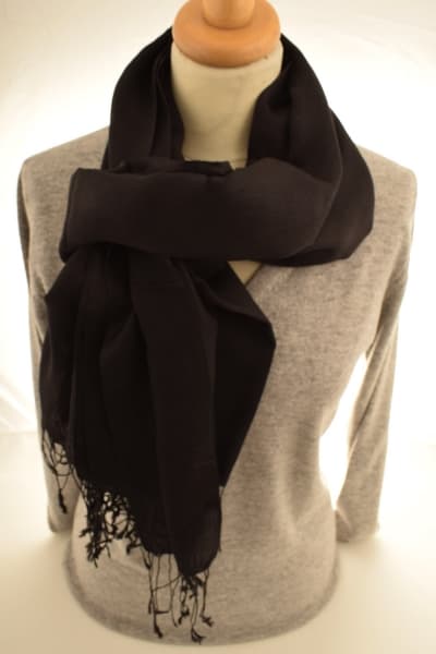 CHERA BLACK COLOURED CASHMERE SCARF