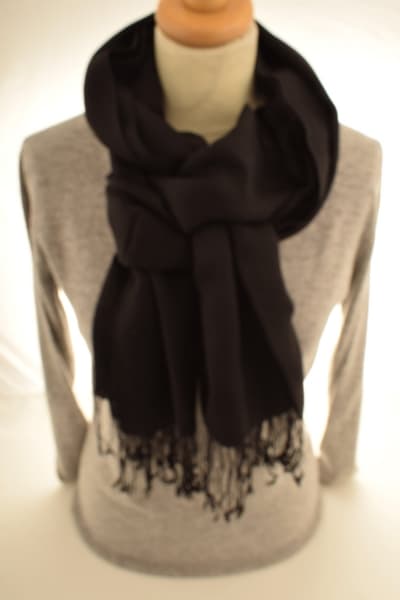 CHERA BLACK COLOURED CASHMERE SCARF