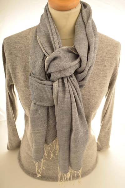 CHERA GRAY COLOURED CASHMERE SCARF