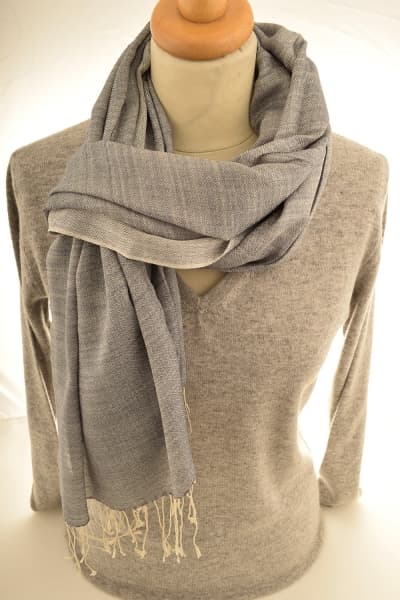 CHERA GRAY COLOURED CASHMERE SCARF