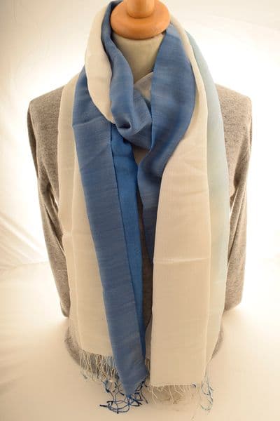 CHIRI BLUE WHITE COLOURED CASHMERE SCARF
