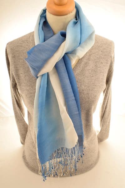 CHIRI BLUE WHITE COLOURED CASHMERE SCARF