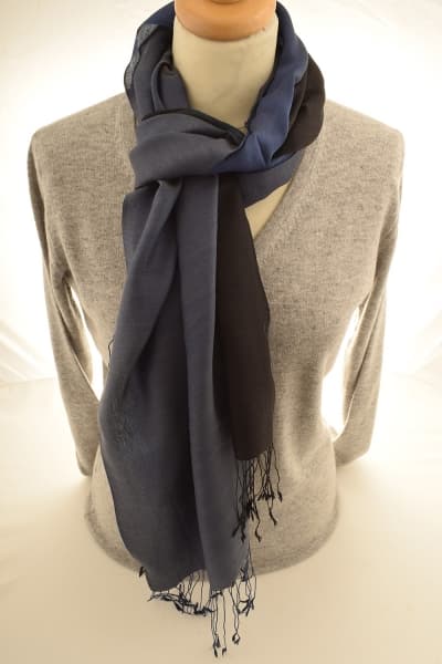 CHIRI DARK BLUE GREY COLOURED CASHMERE SCARF