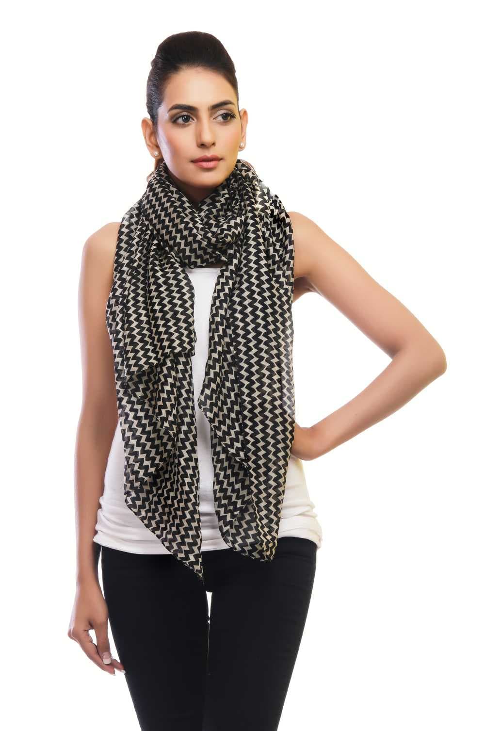 BLACK ZIG ZAG PRINT VISCOSE SCARF