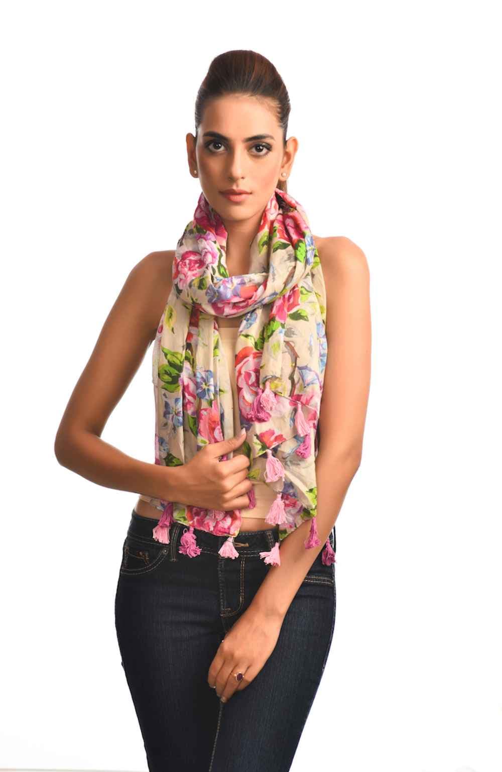 ROSE PRINT WITH TASSEL COTTON SCARF