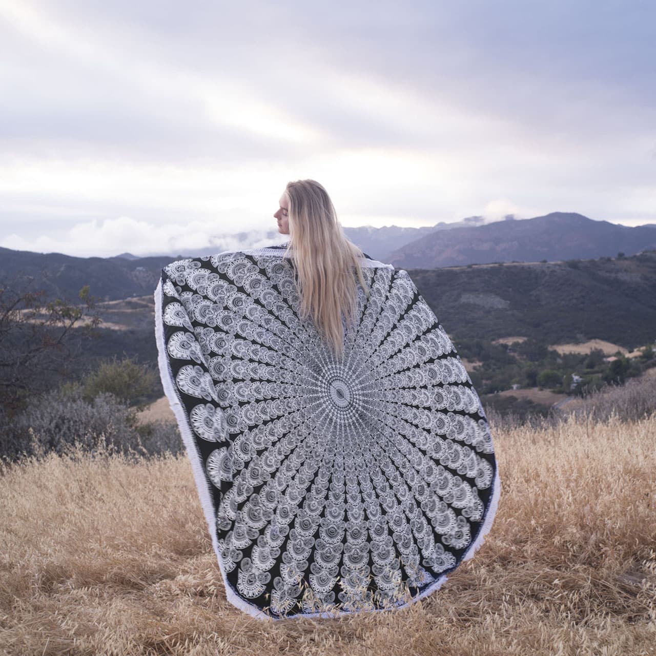 EMPIRE ROUND BEACH BLANKET