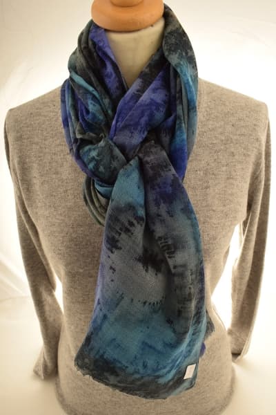 IMOH BLUE COLOURED CASHMERE SCARF