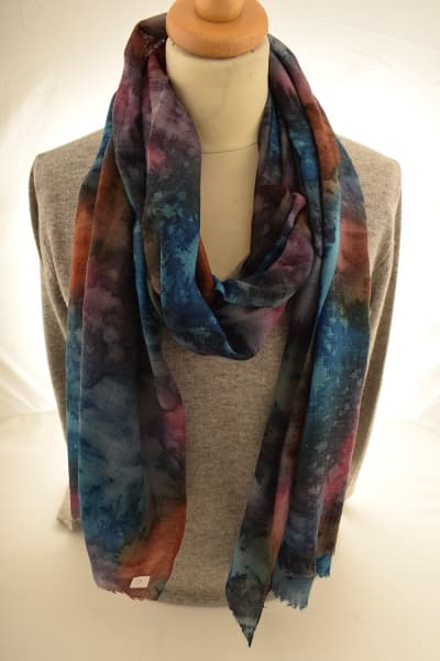 IMOH NAVY COLOURED CASHMERE SCARF