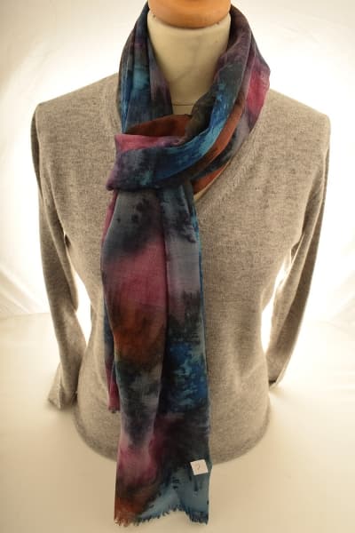 IMOH NAVY COLOURED CASHMERE SCARF