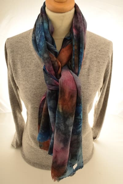 IMOH NAVY COLOURED CASHMERE SCARF