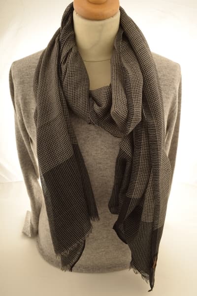 KANJI BLACK COLOURED CASHMERE SCARF