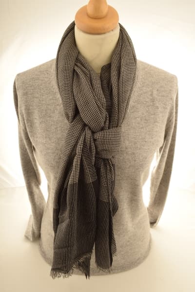 KANJI BLACK COLOURED CASHMERE SCARF