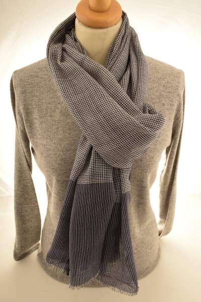 KANJI NAVY COLOURED CASHMERE SCARF