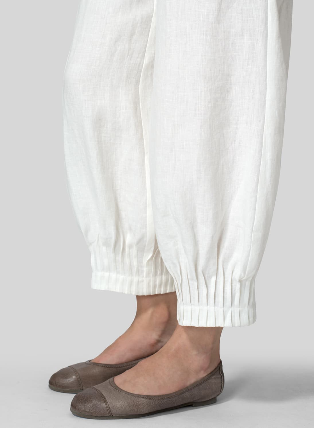 WHITE LINEN PLEATED CUFF ANKLE LENGTH PANTS