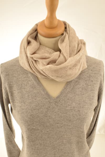 PORA IVORY COLOURED CASHMERE SCARF