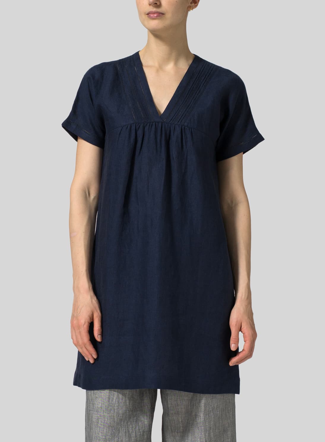 NAVY LINEN SHORT SLEEVE NECK PLEATED TOP