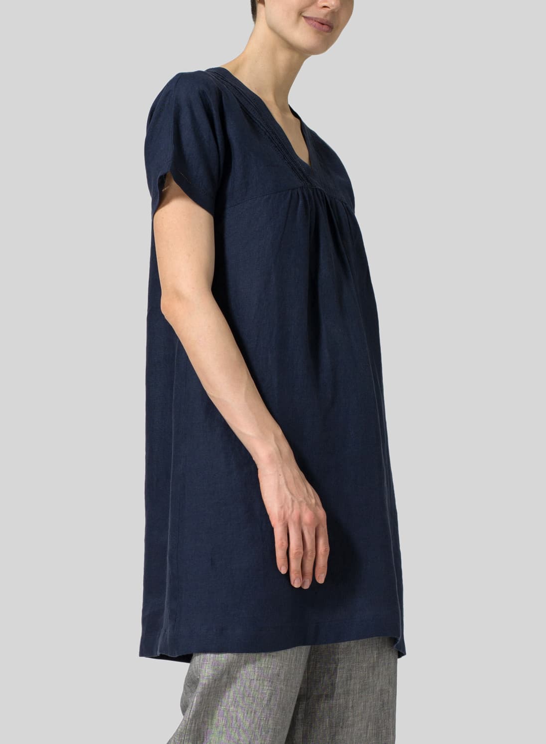 NAVY LINEN SHORT SLEEVE NECK PLEATED TOP