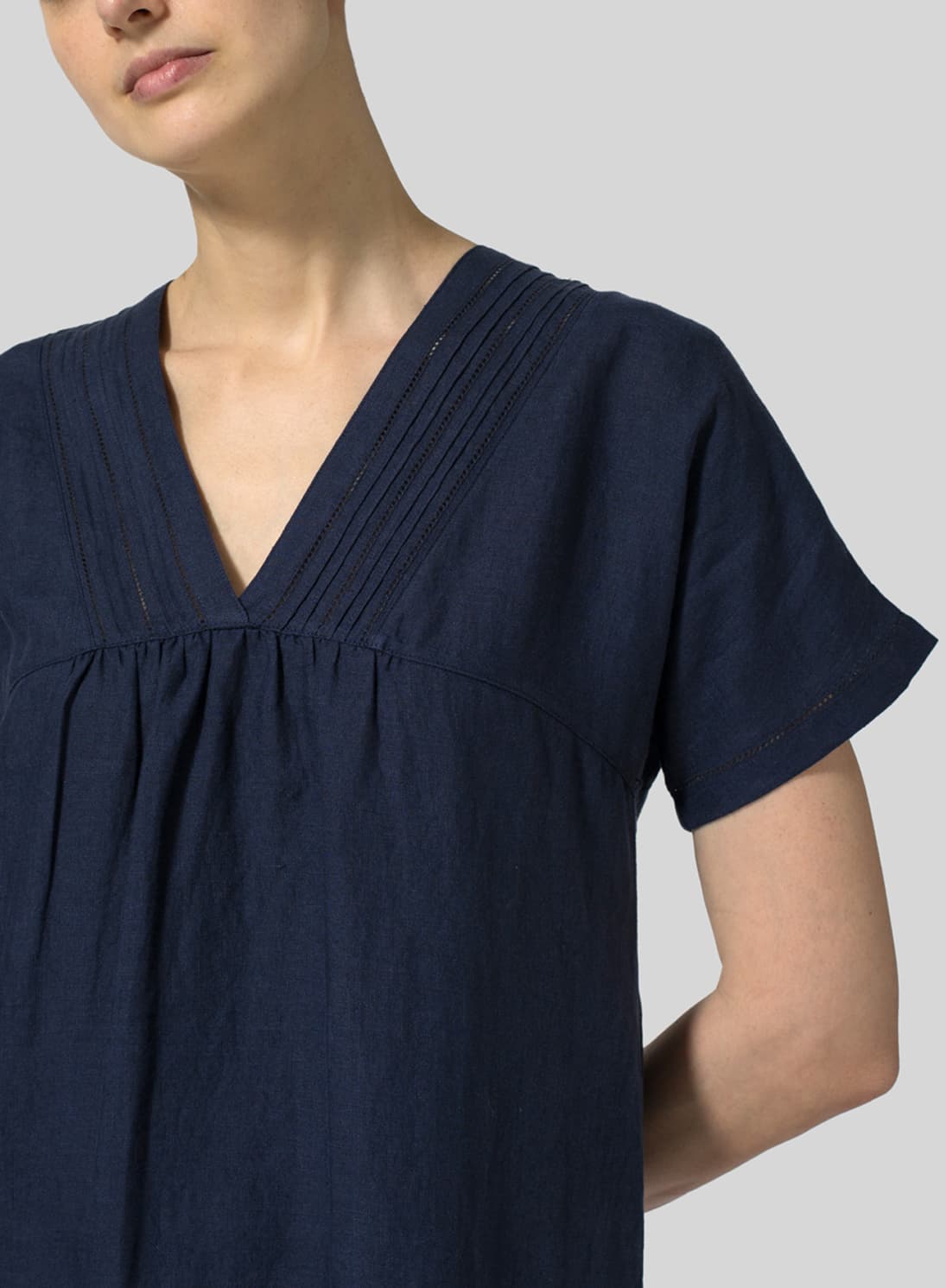 NAVY LINEN SHORT SLEEVE NECK PLEATED TOP