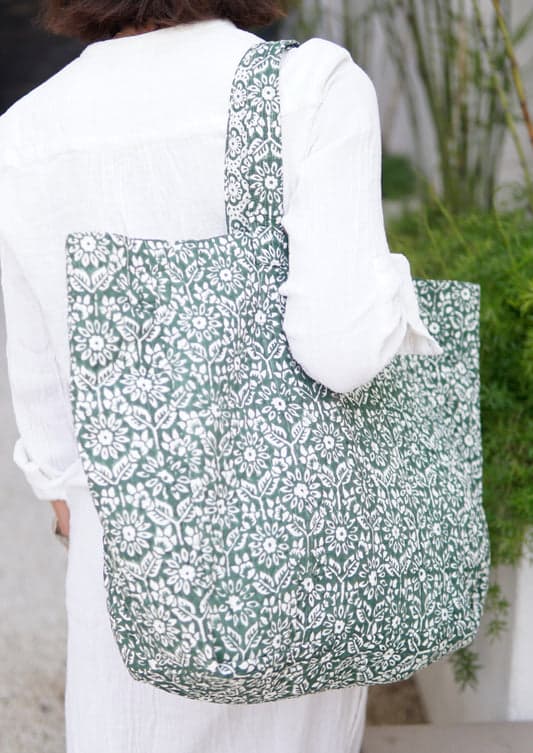 BEACH BAG, XL GREEN AND WHITE BLOCK PRINT TOTE BAG
