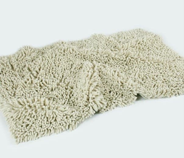 Ivory chenille bath mat