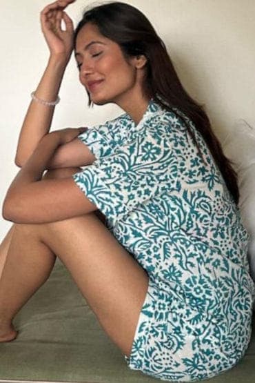 White with turquoise color print short nightwear