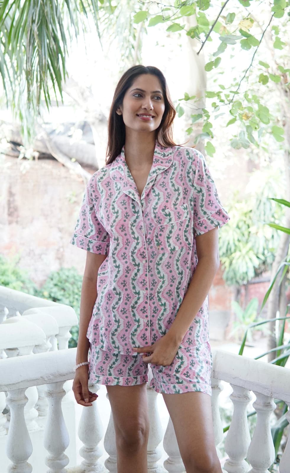 Pretty 'Flora' set pink, green and white trellis like floral print