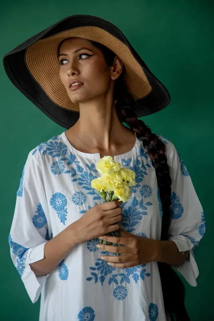 WHITE HARRIET DRESS WITH BLUE EMBROIDERY