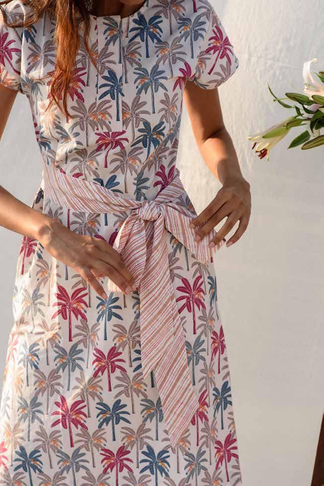 SHORT SLEEVES PRINTED WITH TIE KNOT BELT.