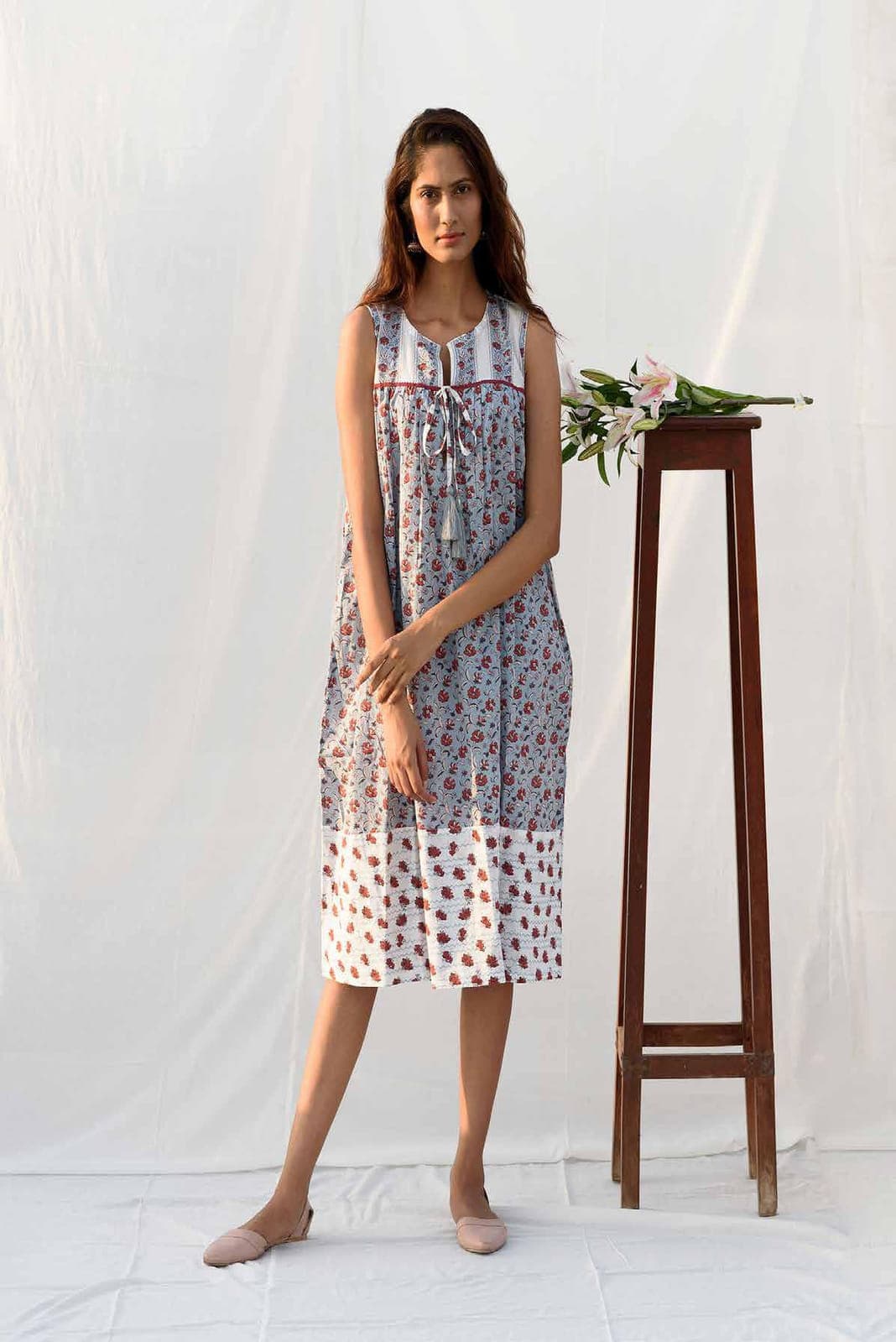 FRONT TIE KNOT CASUAL DRESS.