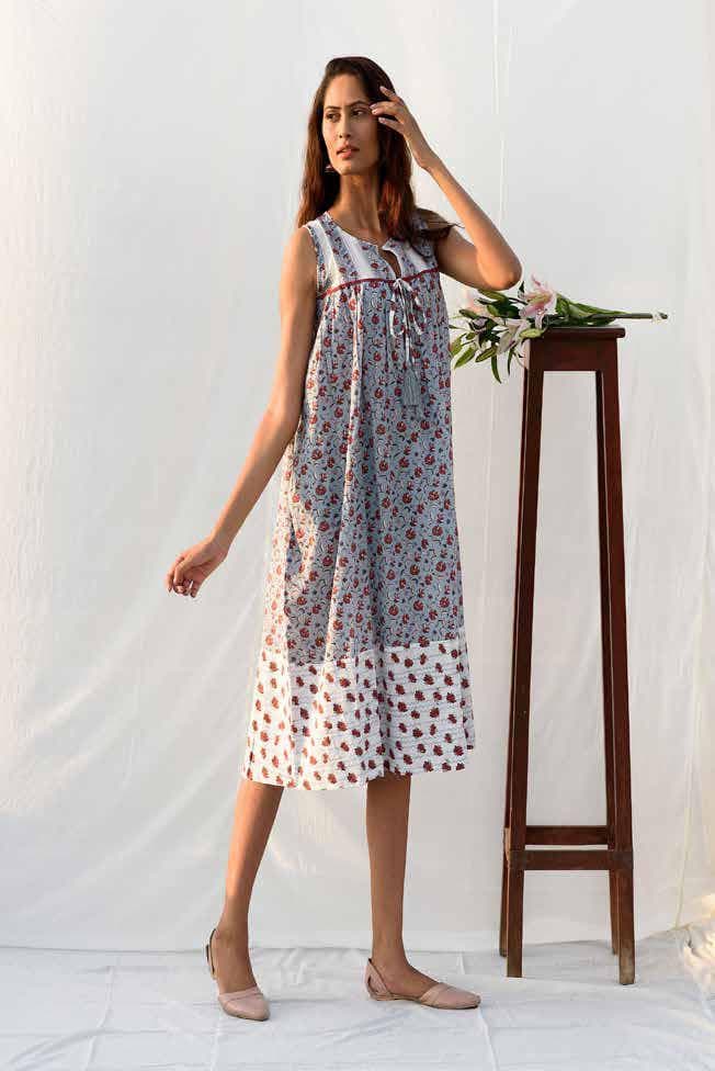 FRONT TIE KNOT CASUAL DRESS.