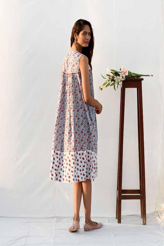 FRONT TIE KNOT CASUAL DRESS.
