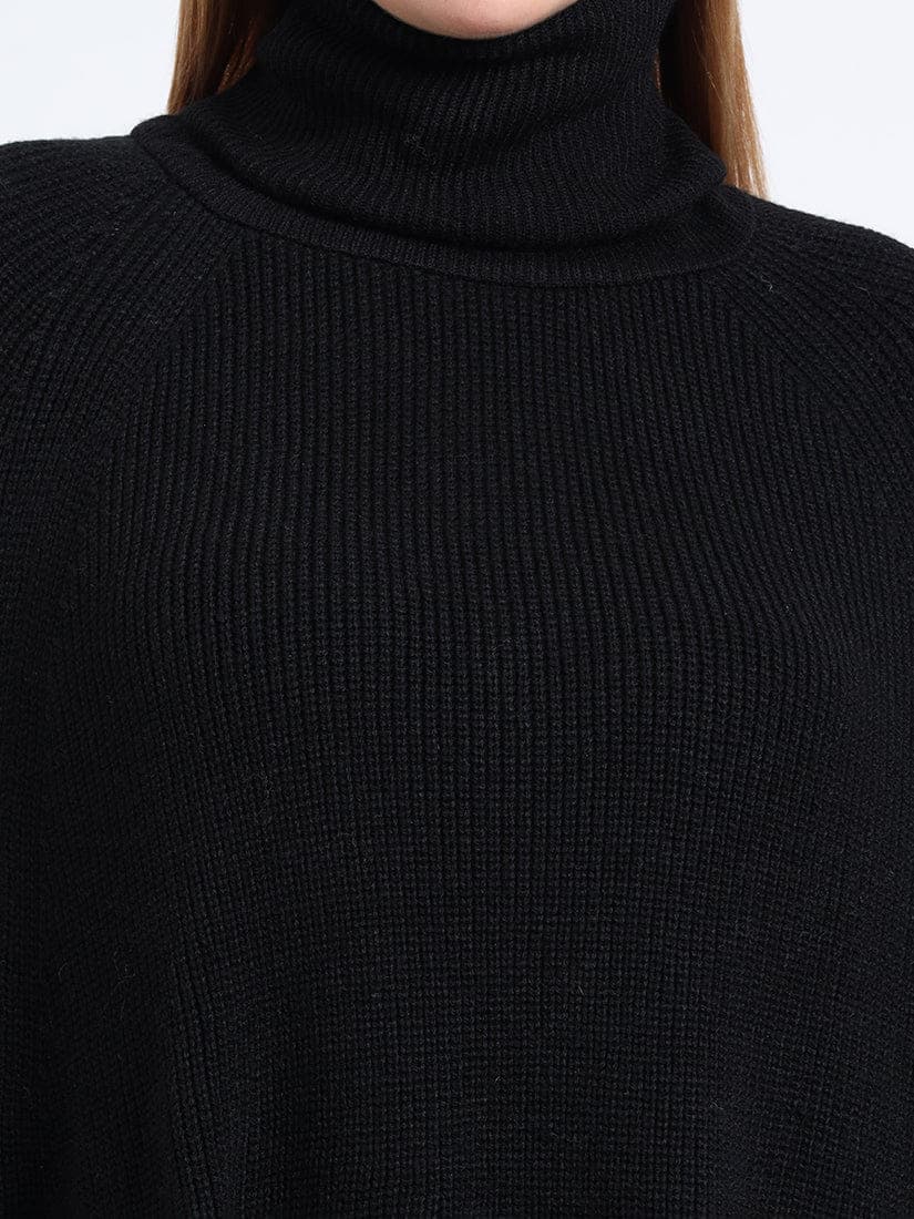Noir Grace Poncho